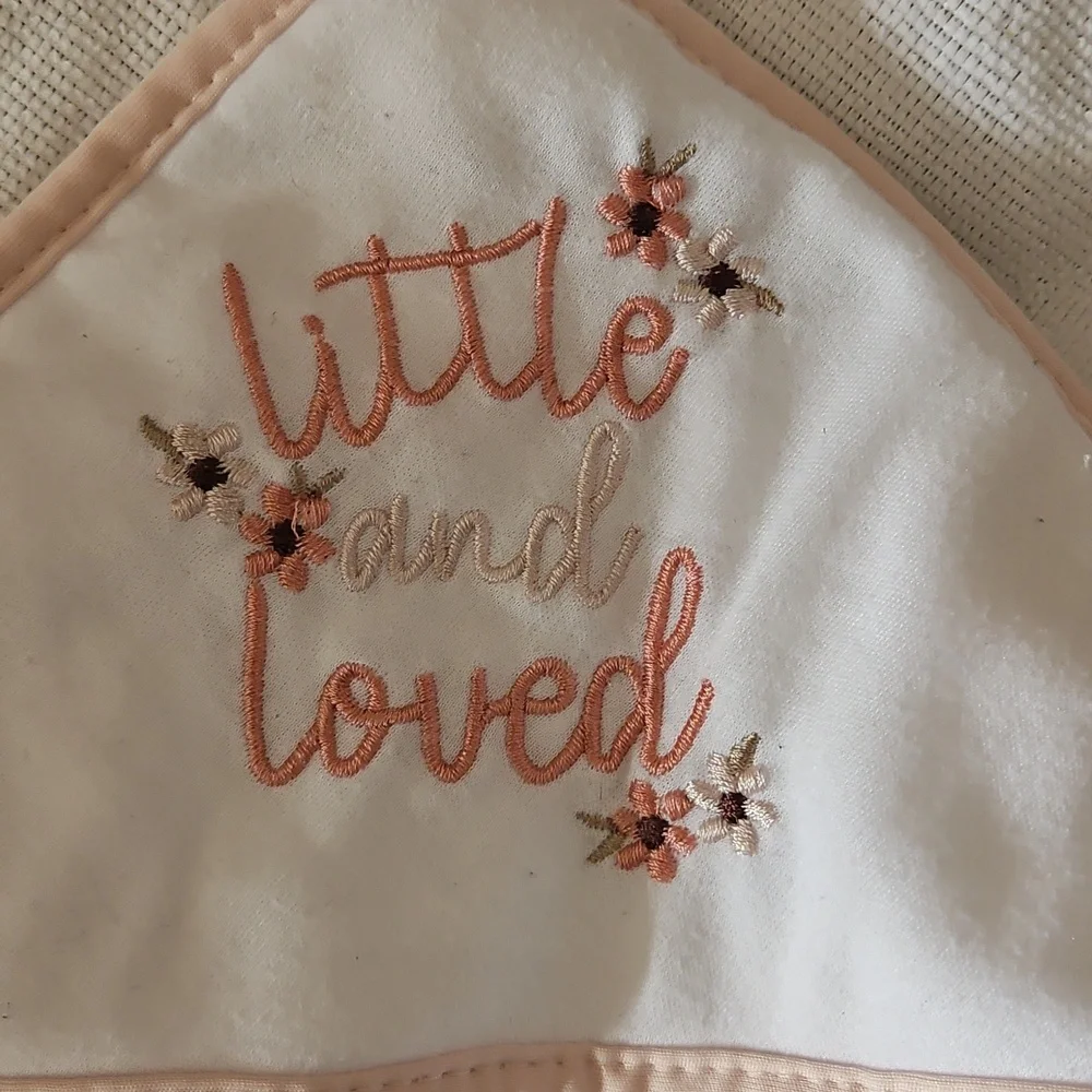 Kyle & Deena New York hooded baby towel